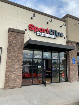 sport clips fresno